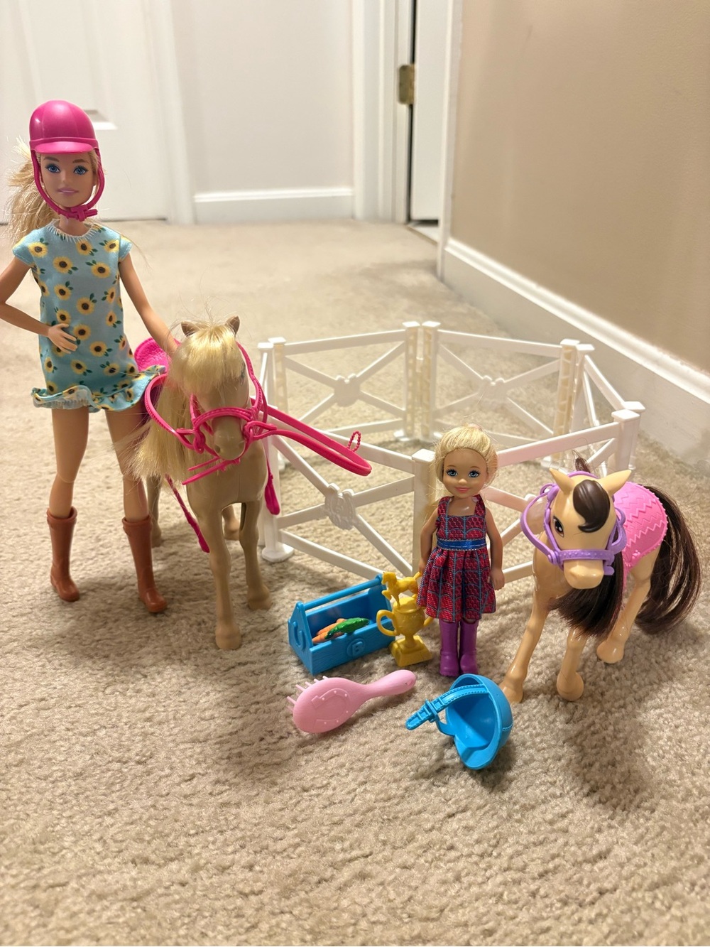 Barbie & Chelsea Dolls Horse Play set & Accessories - Picture 7 of 7